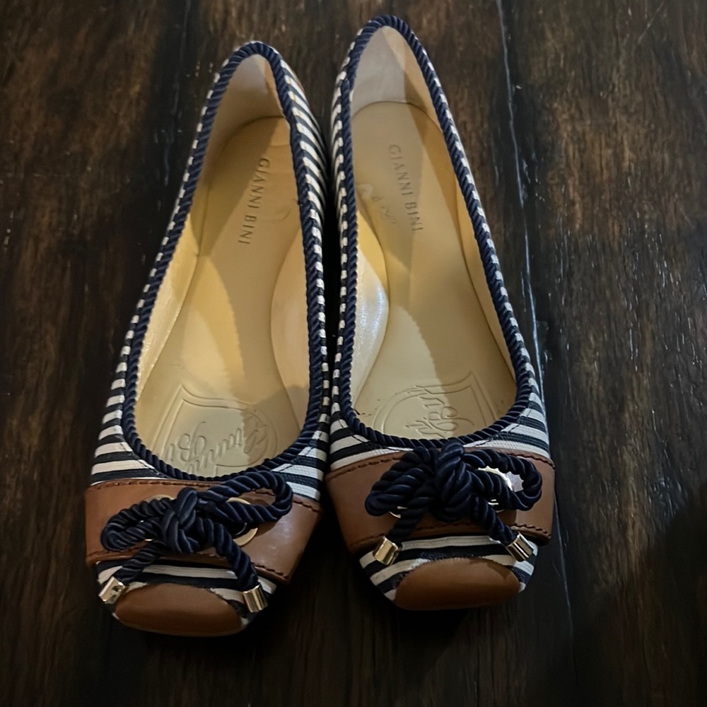 Women’s Gianni Bini slip on shoes size 9M